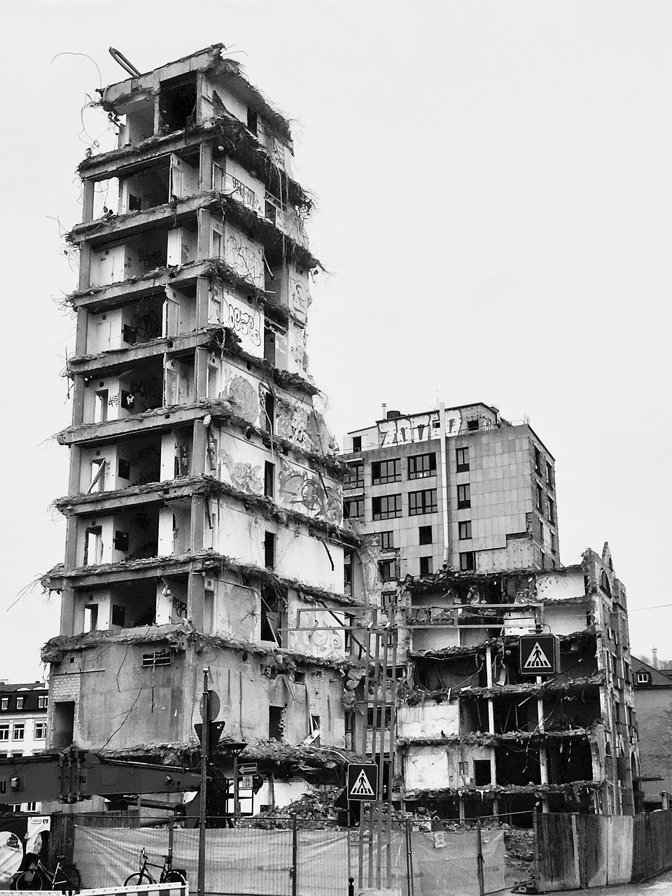 章丘違建拆除最新動態(tài)，堅決打擊違法建設，有序推進城市發(fā)展